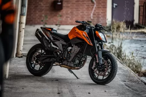 2024-ktm-790-duke-static-2.jpg