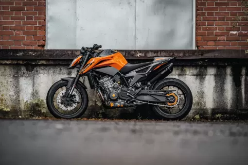 2024-ktm-790-duke-static-1.jpg