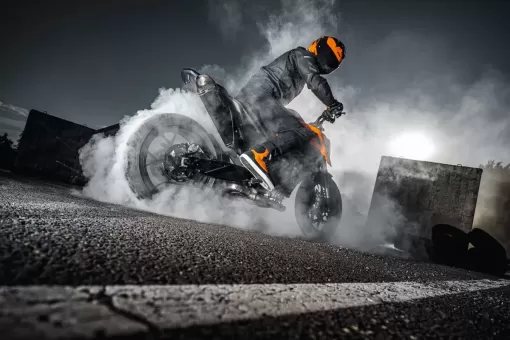 2024-ktm-790-duke-action-3.jpg