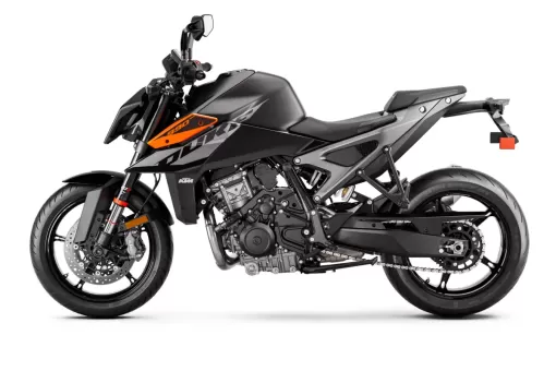 2024-ktm-990-duke-studio-1.jpg