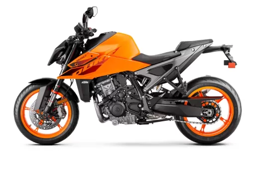 2024-ktm-990-duke-studio-2.jpg