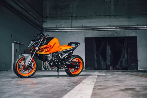 2024-ktm-990-duke-static-1.jpg