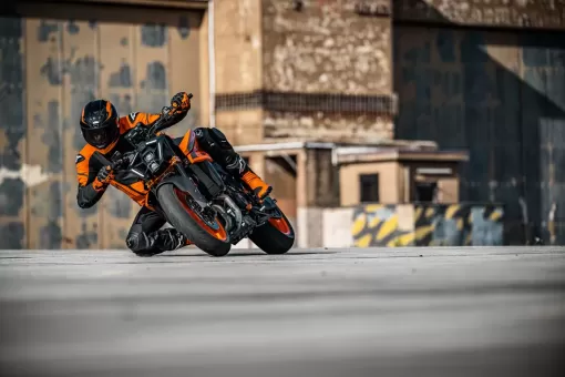 2024-ktm-990-duke-action-2.jpg