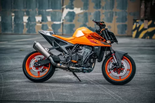 2024-ktm-990-duke-static-2.jpg