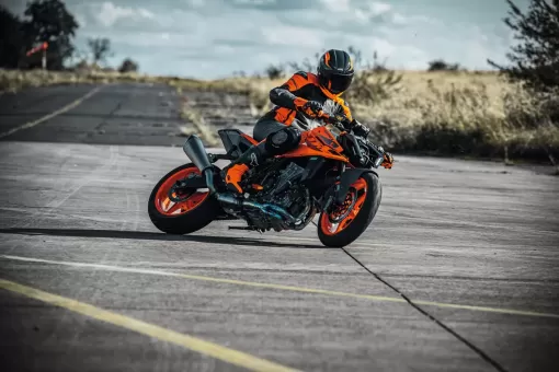 2024-ktm-990-duke-action-1.jpg
