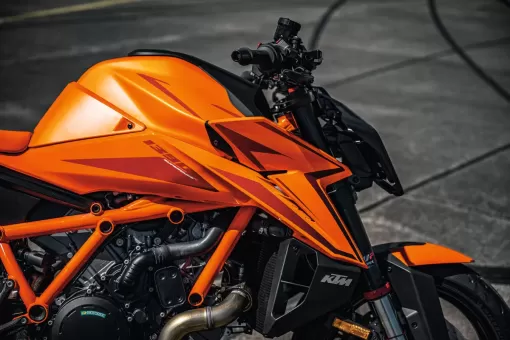 my24-ktm-1390-super-duke-r-evo-7.jpg