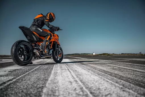my24-ktm-1390-super-duke-r-evo-5.jpg